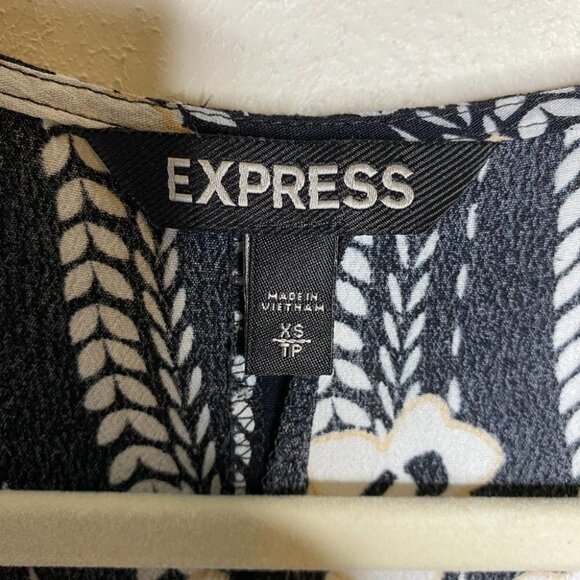 Women EXPRESS Black White Striped Dress Size XS - Picture 5 of 6